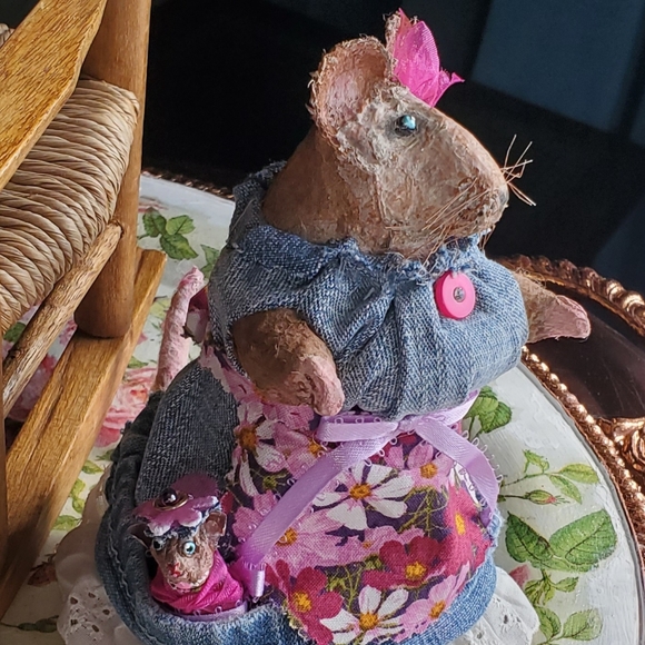Handmade Momma Mouse with Baby mouse papermache fiber arts mixed media - Picture 3 of 8